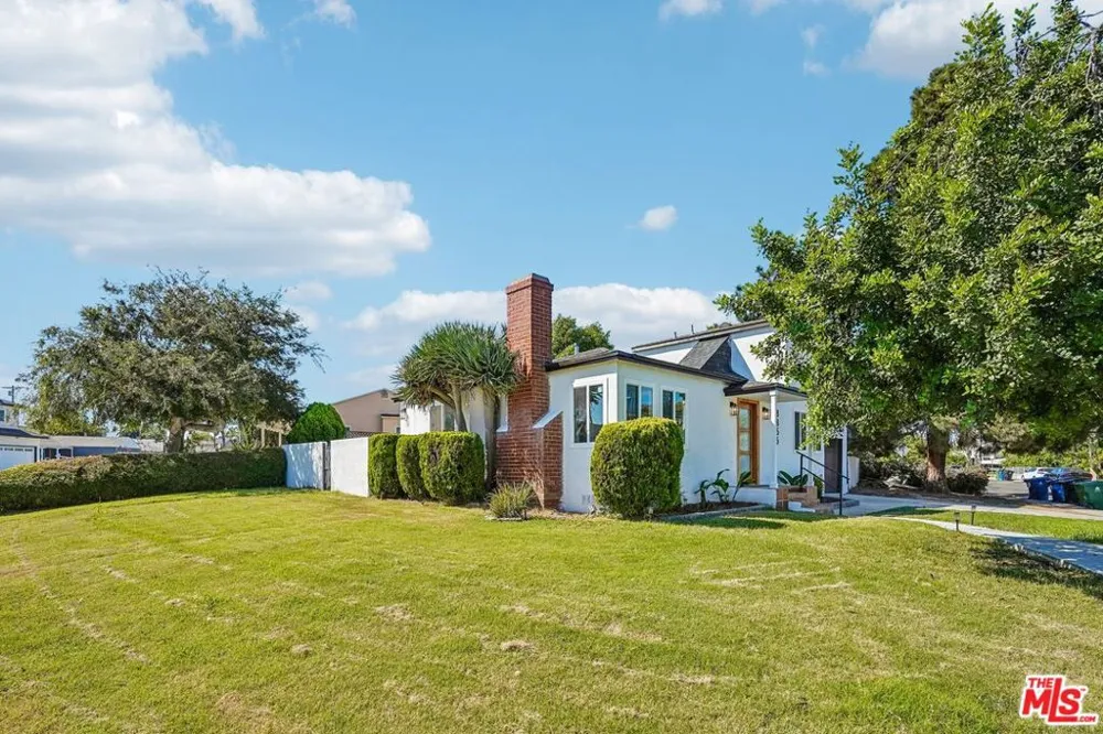 8855 Lilienthal Avenue Los Angeles, CA 90045