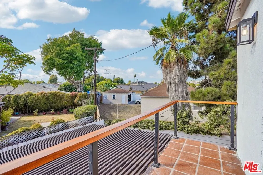 8855 Lilienthal Avenue Los Angeles, CA 90045
