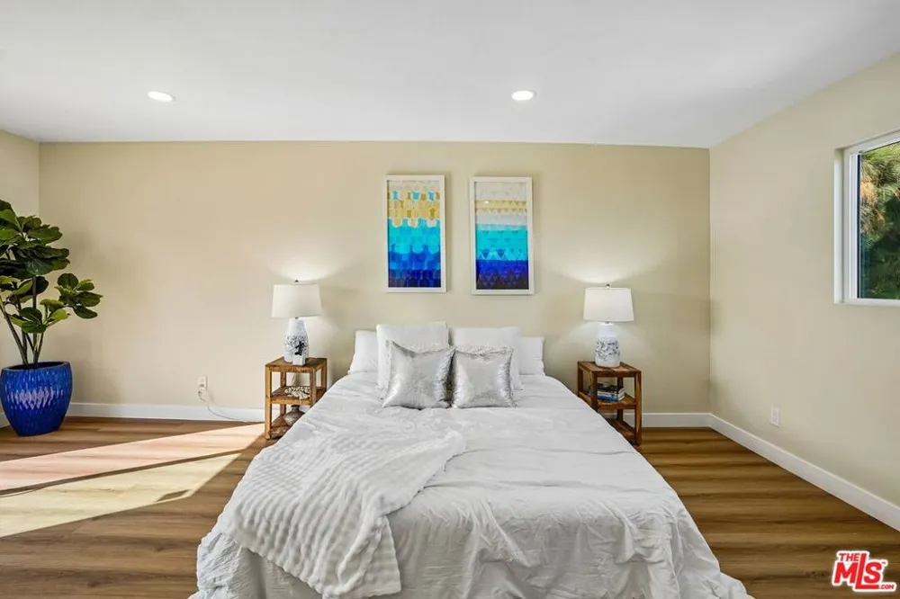 8855 Lilienthal Avenue Los Angeles, CA 90045