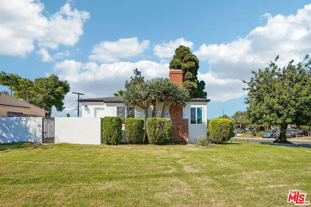 8855 Lilienthal Avenue Los Angeles, CA 90045