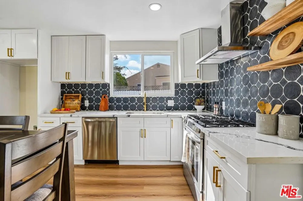8855 Lilienthal Avenue Los Angeles, CA 90045