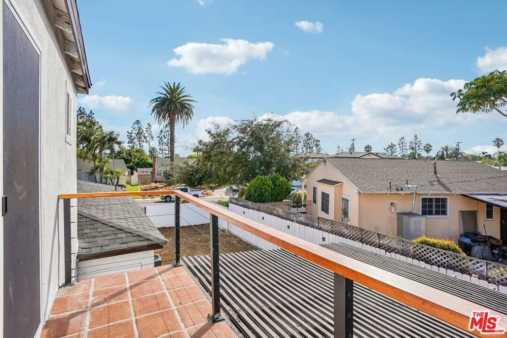 8855 Lilienthal Avenue Los Angeles, CA 90045