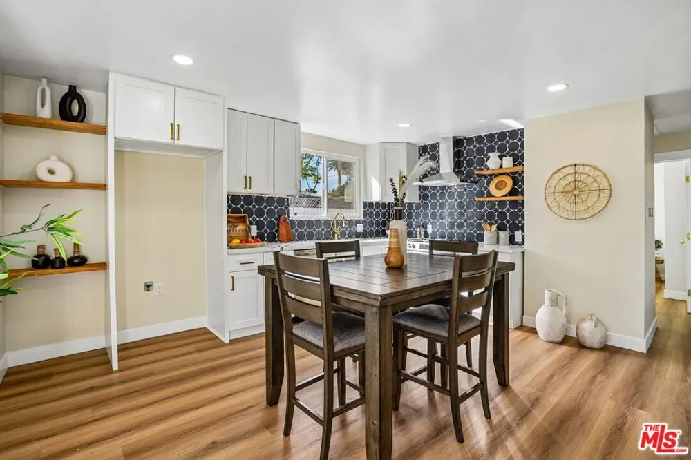 8855 Lilienthal Avenue Los Angeles, CA 90045