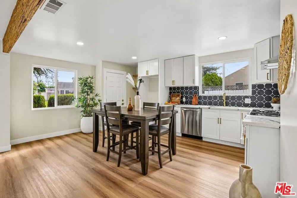 8855 Lilienthal Avenue Los Angeles, CA 90045