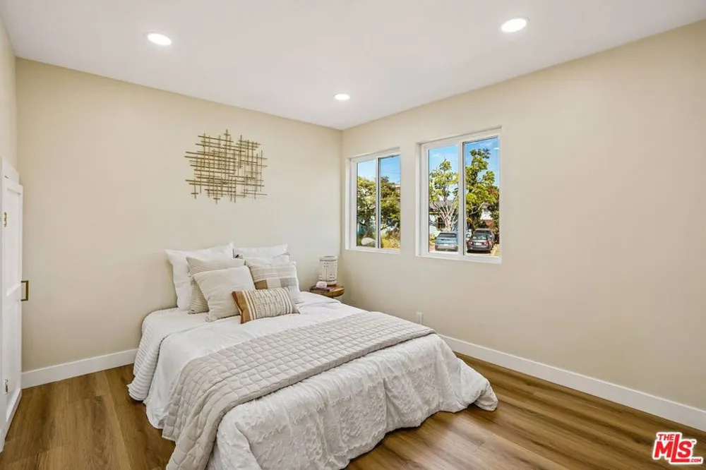 8855 Lilienthal Avenue Los Angeles, CA 90045