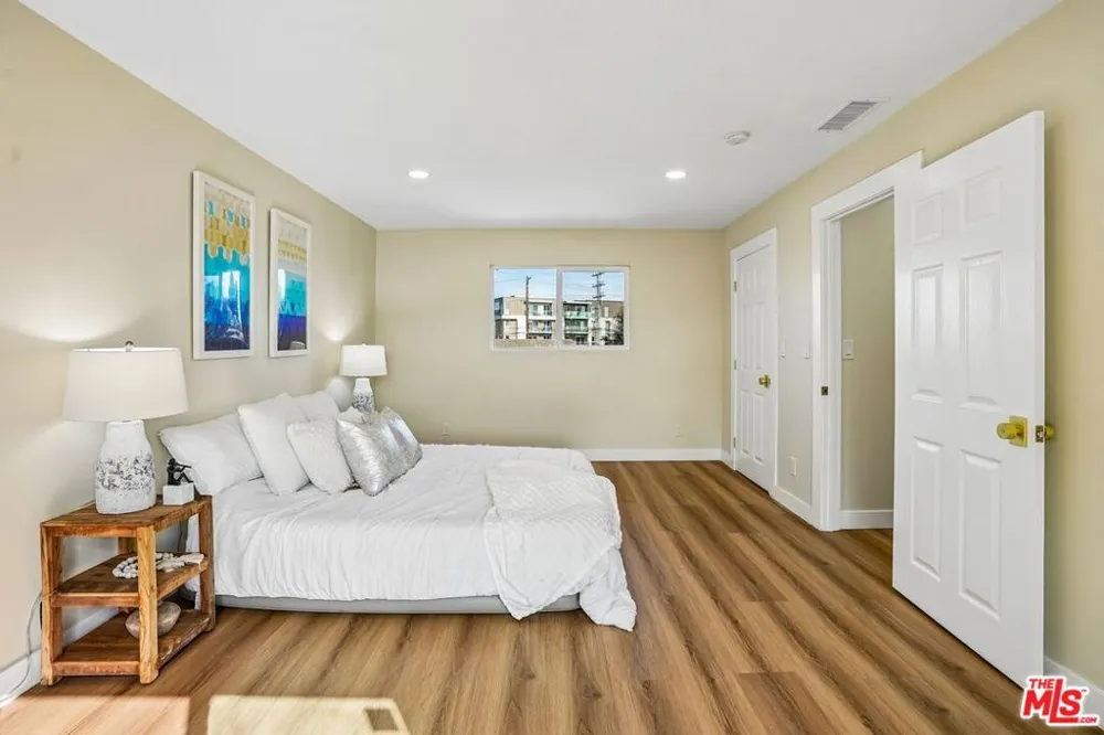 8855 Lilienthal Avenue Los Angeles, CA 90045
