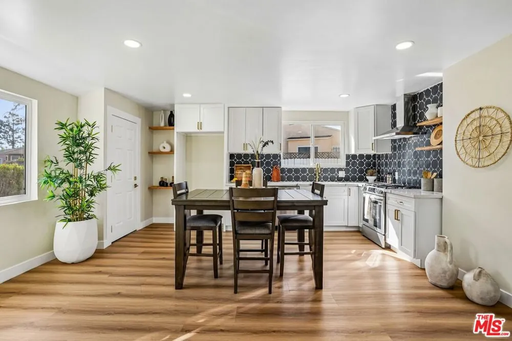 8855 Lilienthal Avenue Los Angeles, CA 90045