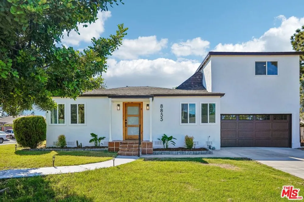 8855 Lilienthal Avenue Los Angeles, CA 90045