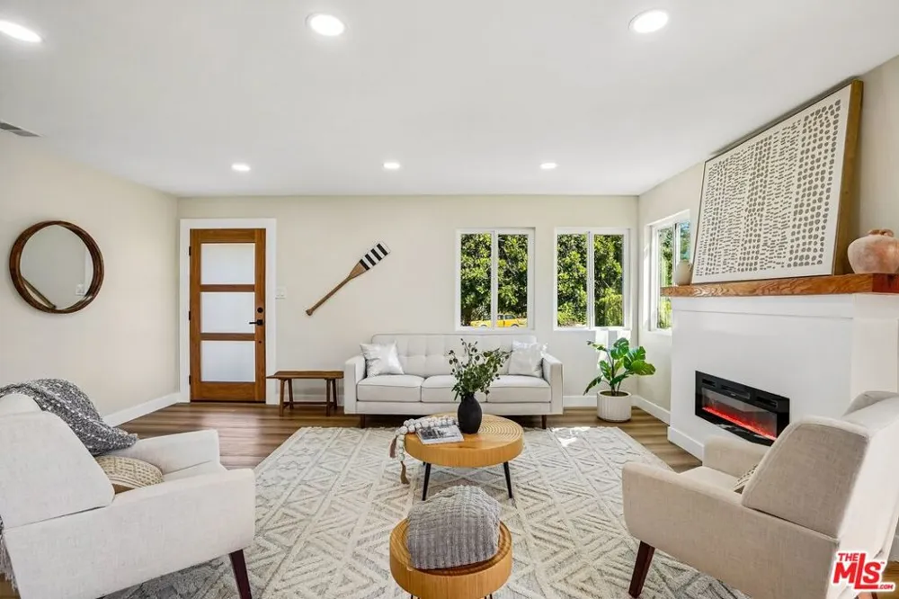 8855 Lilienthal Avenue Los Angeles, CA 90045