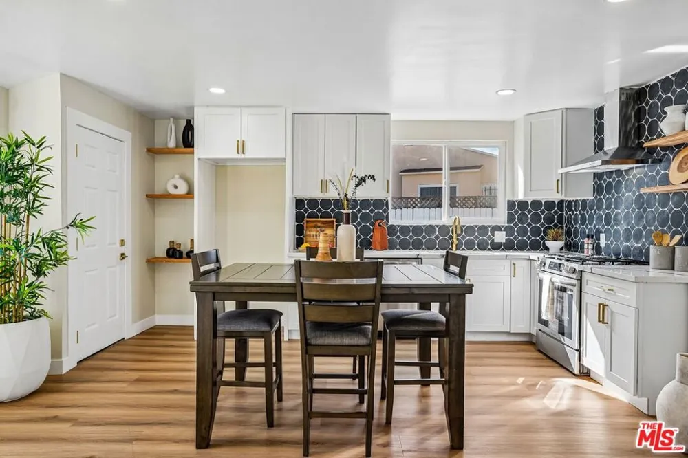 8855 Lilienthal Avenue Los Angeles, CA 90045
