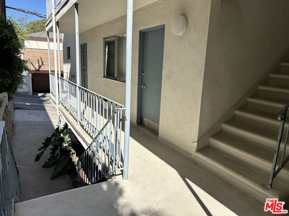 1412 Barry Avenue #4 Los Angeles, CA 90025