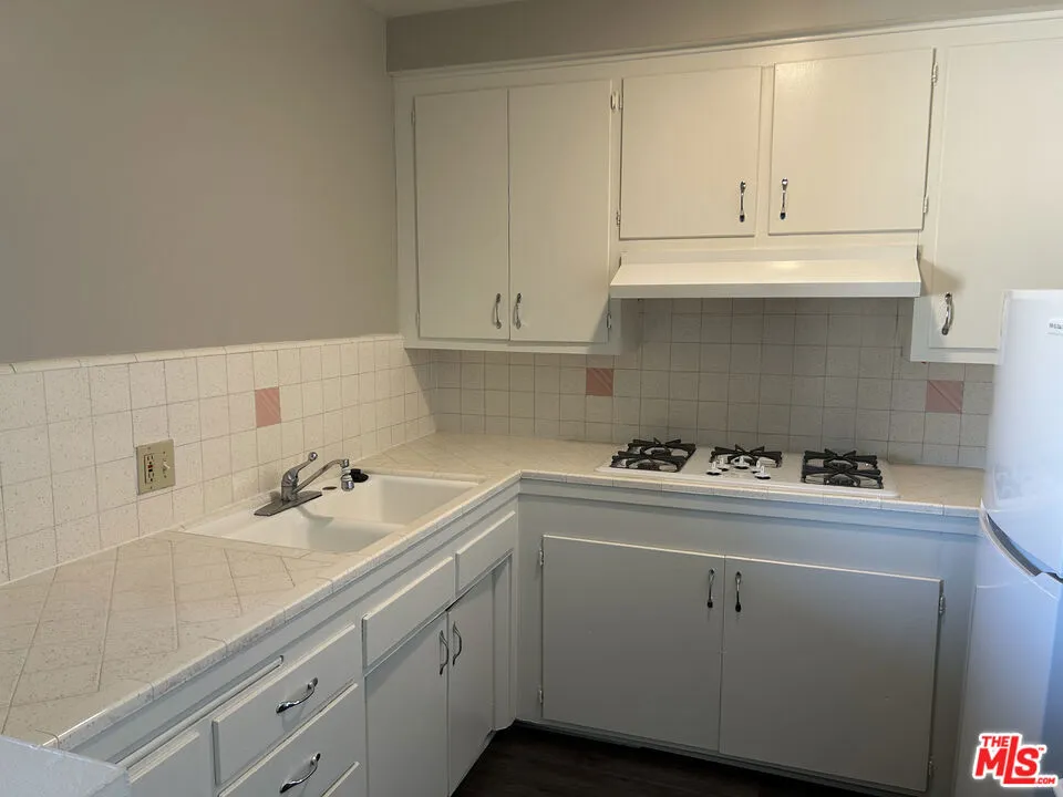 1412 Barry Avenue #4 Los Angeles, CA 90025