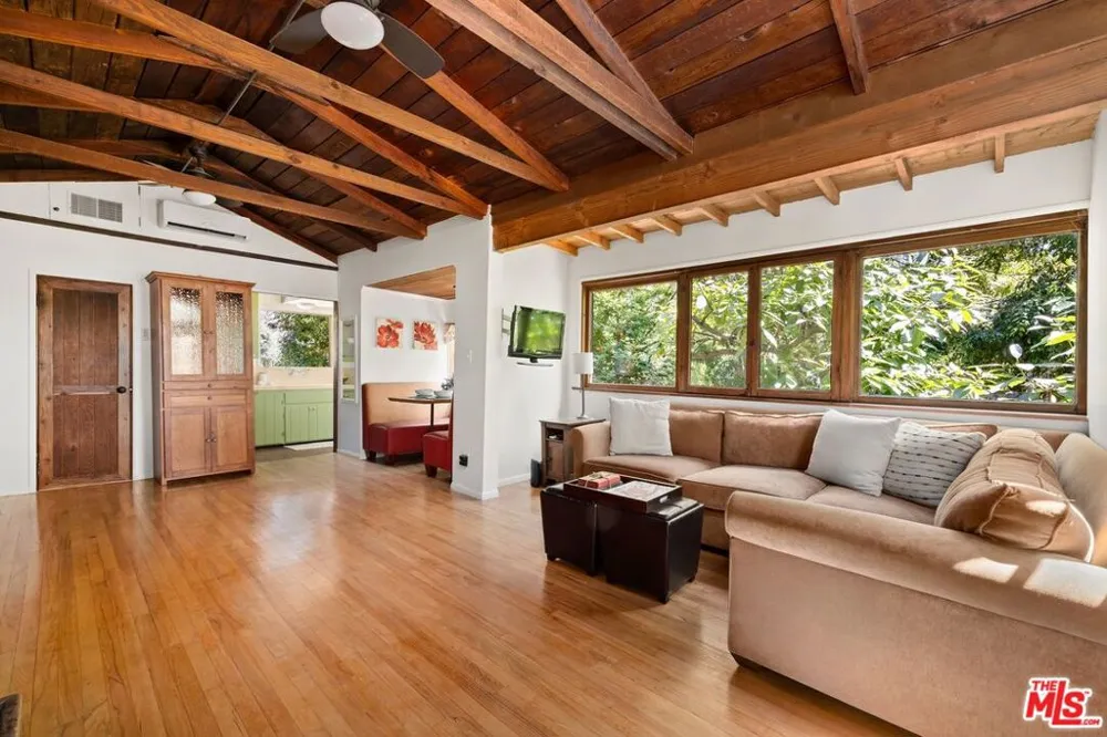 10423 Scenario Lane Los Angeles, CA 90077
