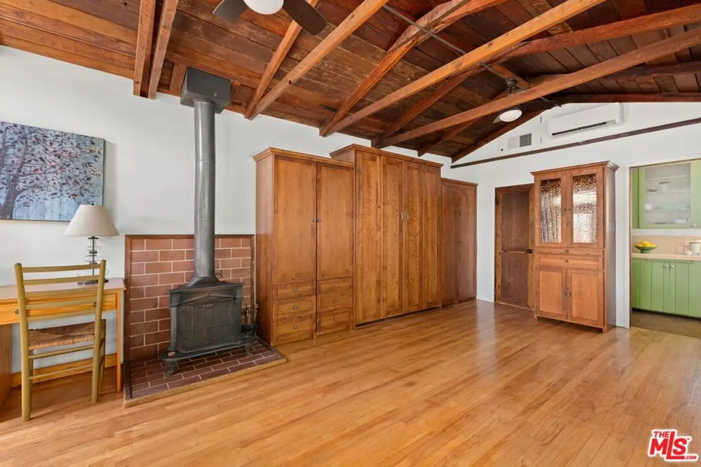 10423 Scenario Lane Los Angeles, CA 90077