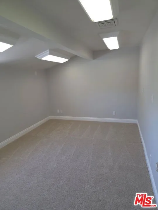 3328 Greenville Avenue Simi Valley, CA 93063