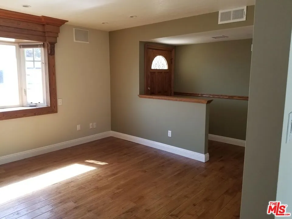 3328 Greenville Avenue Simi Valley, CA 93063