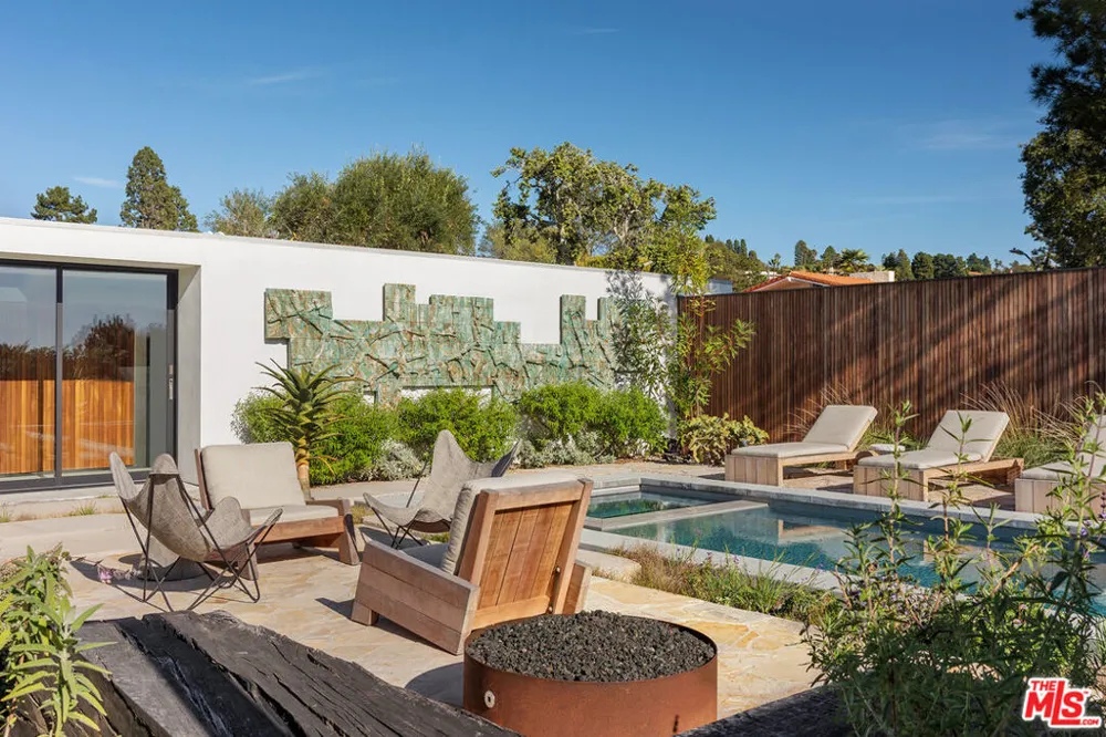 7127 Crest Road Rancho Palos Verdes, CA 90275