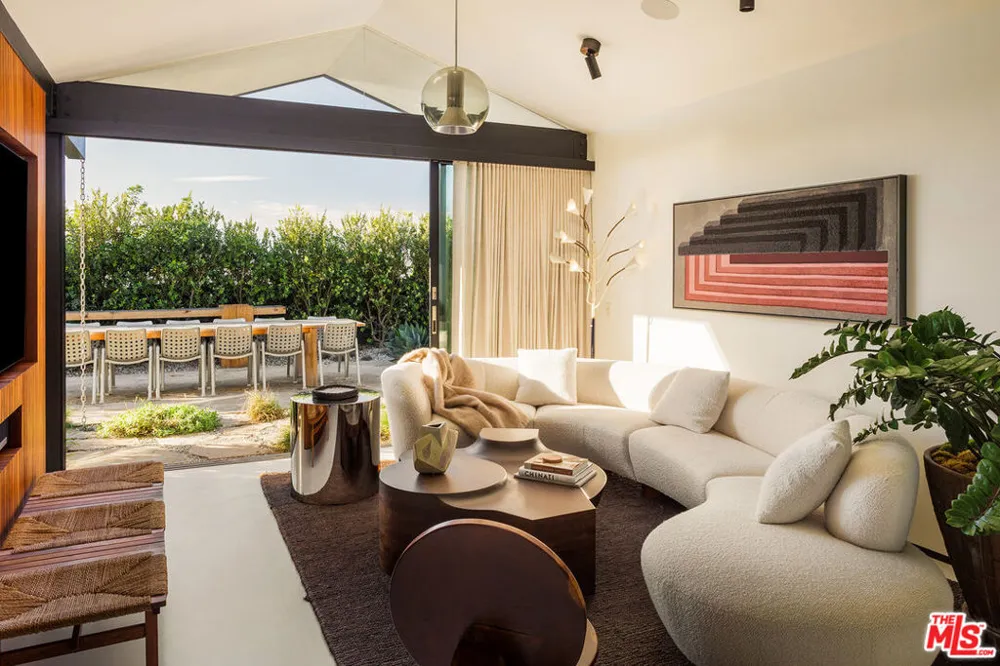 7127 Crest Road Rancho Palos Verdes, CA 90275