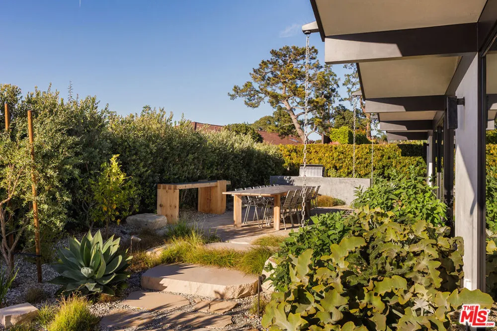 7127 Crest Road Rancho Palos Verdes, CA 90275