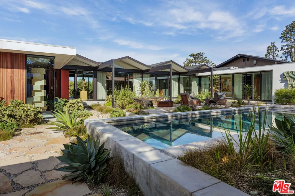 7127 Crest Road Rancho Palos Verdes, CA 90275