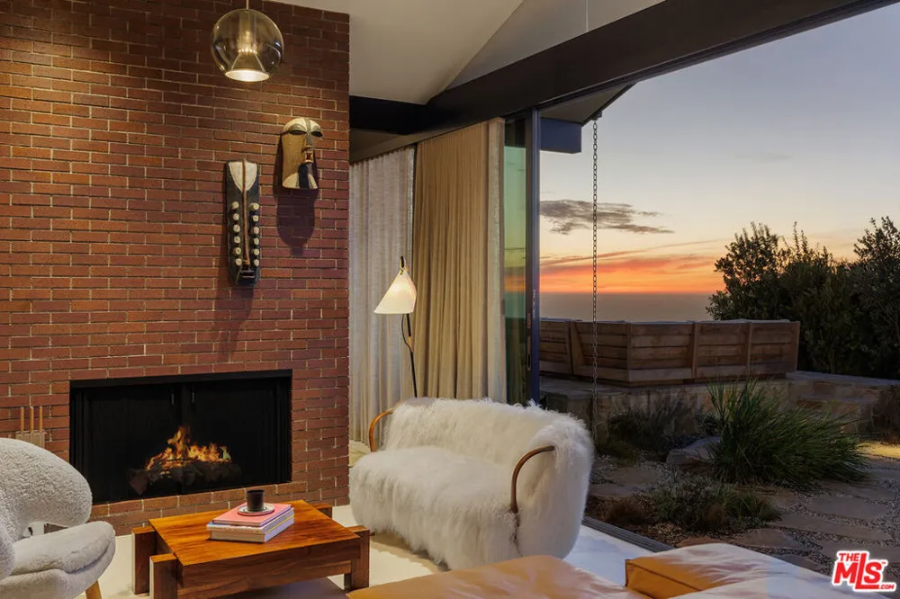 7127 Crest Road Rancho Palos Verdes, CA 90275