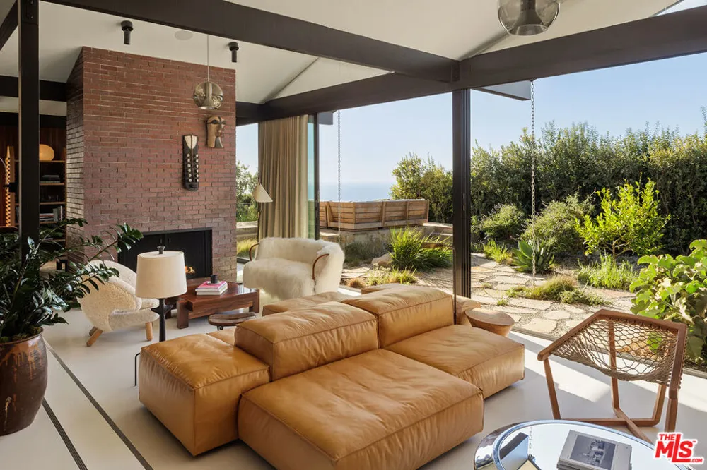 7127 Crest Road Rancho Palos Verdes, CA 90275
