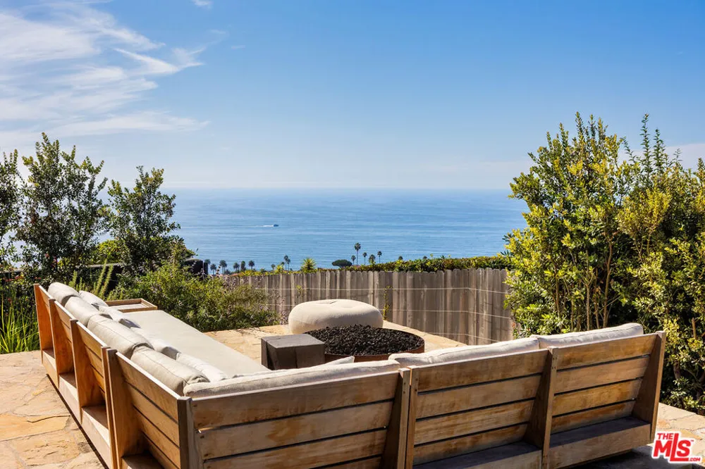 7127 Crest Road Rancho Palos Verdes, CA 90275