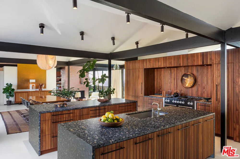 7127 Crest Road Rancho Palos Verdes, CA 90275