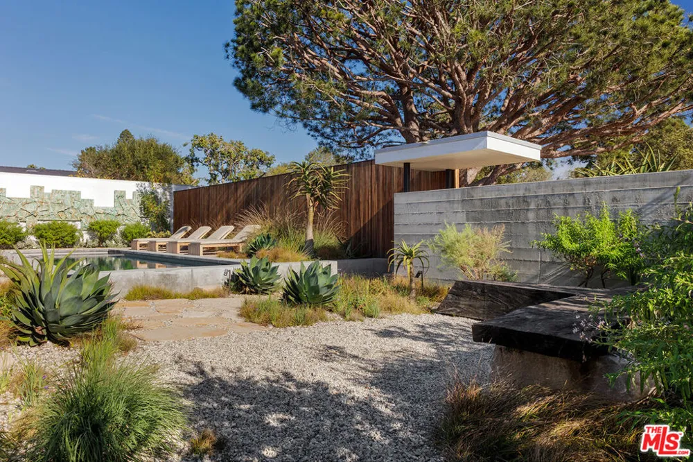 7127 Crest Road Rancho Palos Verdes, CA 90275
