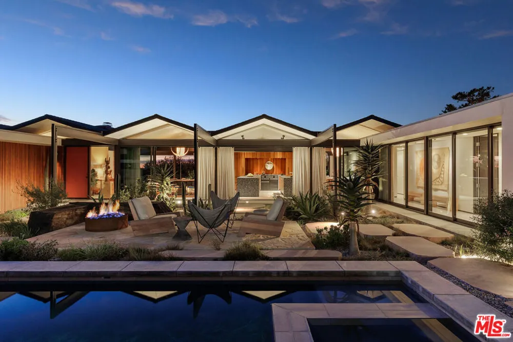 7127 Crest Road Rancho Palos Verdes, CA 90275