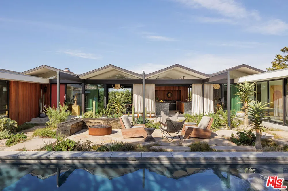7127 Crest Road Rancho Palos Verdes, CA 90275