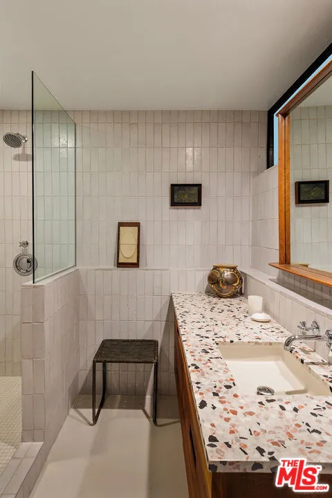 7127 Crest Road Rancho Palos Verdes, CA 90275