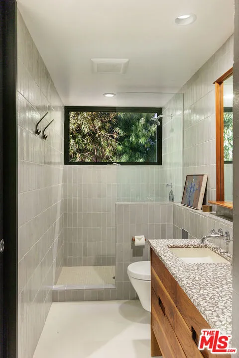 7127 Crest Road Rancho Palos Verdes, CA 90275