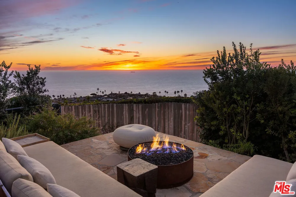 7127 Crest Road Rancho Palos Verdes, CA 90275