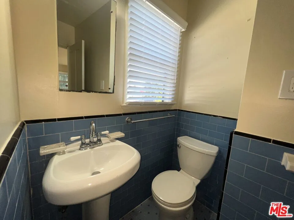 1306 S Mansfield Avenue Los Angeles, CA 90019