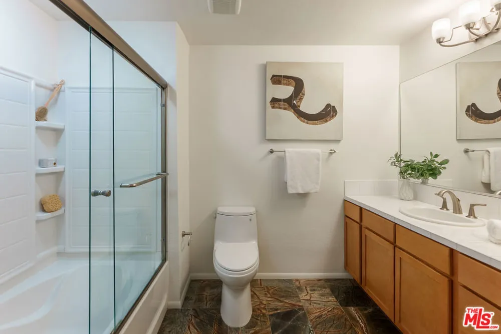 6400 Crescent Parkway #202 Playa Vista, CA 90094