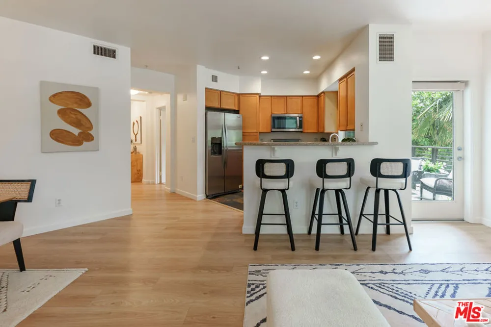 6400 Crescent Parkway #202 Playa Vista, CA 90094