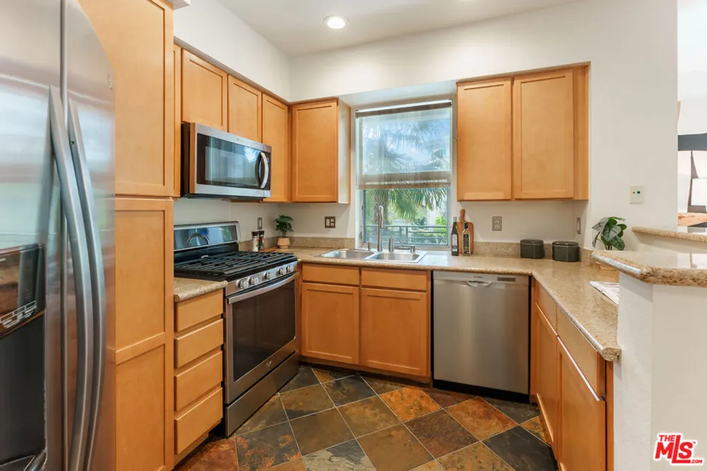 6400 Crescent Parkway #202 Playa Vista, CA 90094