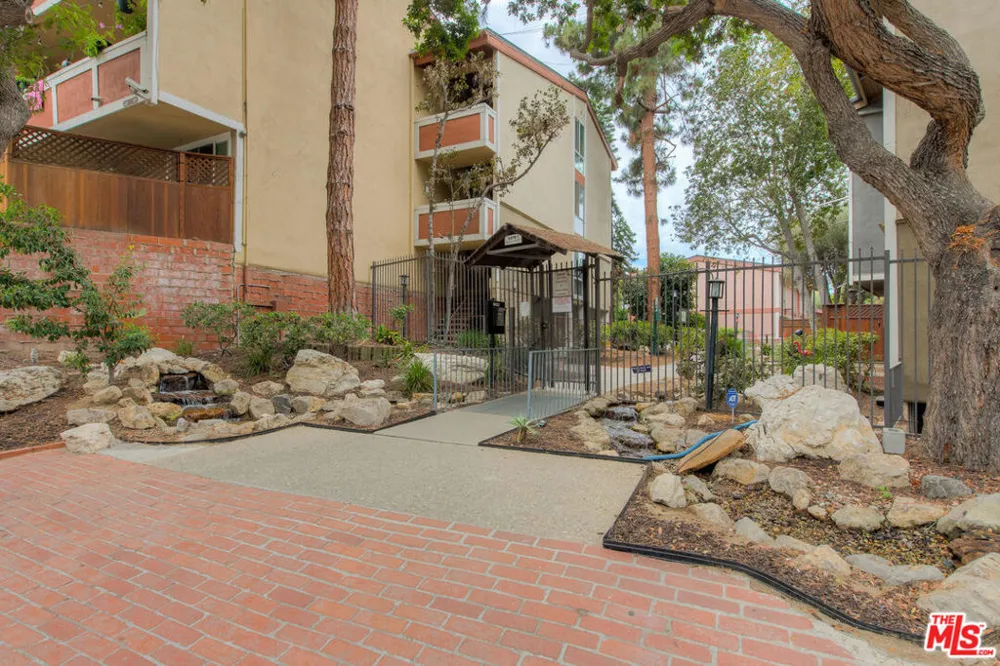 6375 Green Valley Circle #104 Culver City, CA 90230