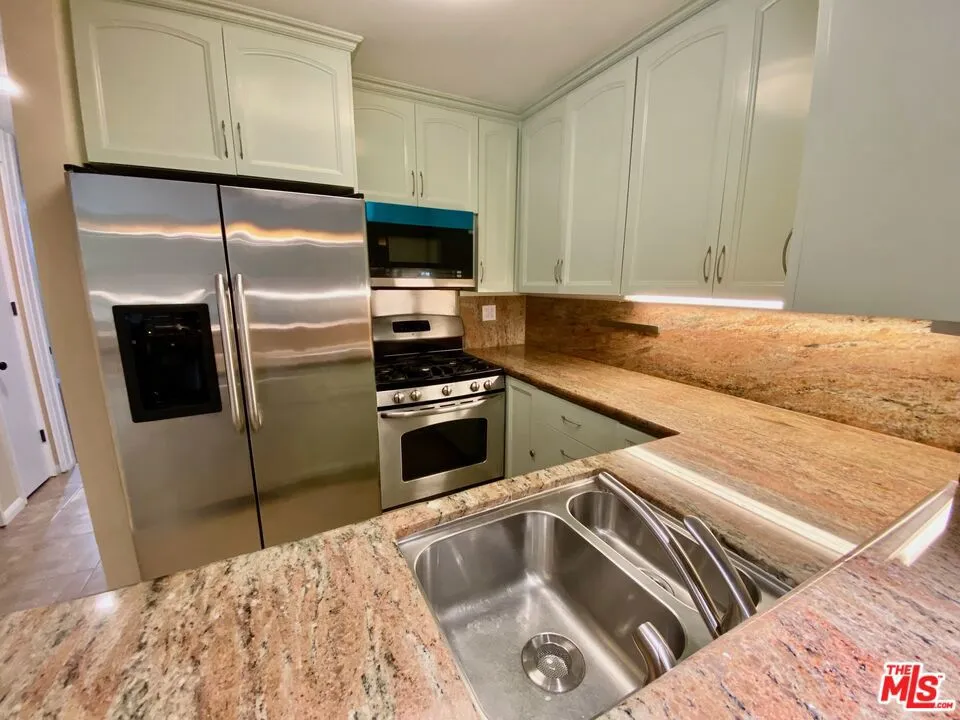 6375 Green Valley Circle #104 Culver City, CA 90230