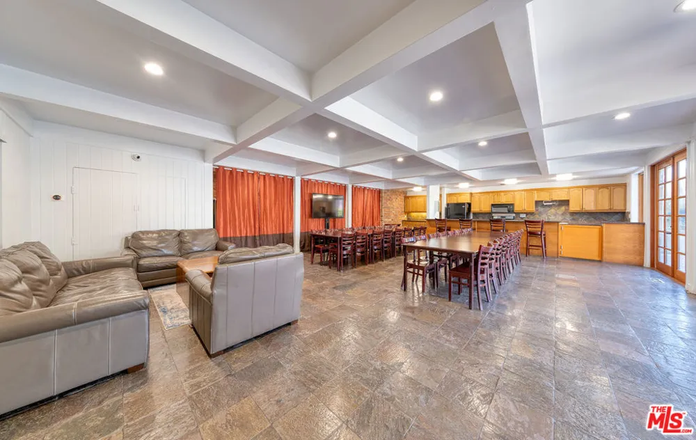 6375 Green Valley Circle #104 Culver City, CA 90230