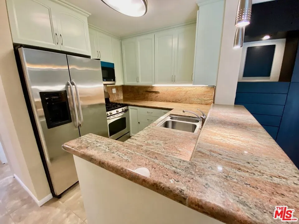 6375 Green Valley Circle #104 Culver City, CA 90230