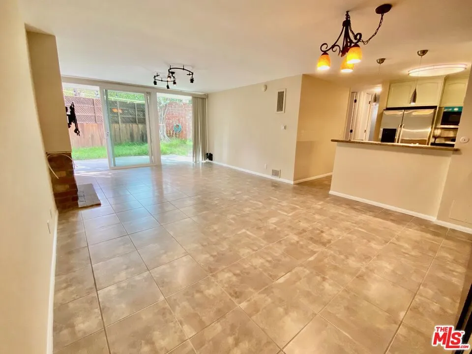 6375 Green Valley Circle #104 Culver City, CA 90230