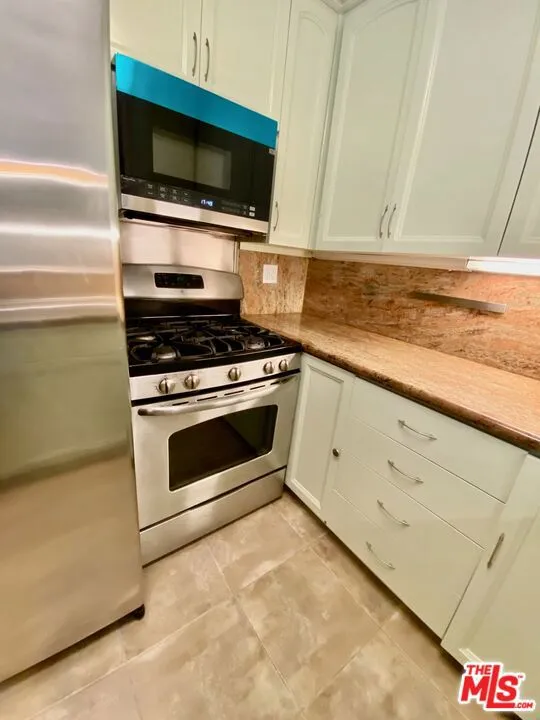 6375 Green Valley Circle #104 Culver City, CA 90230
