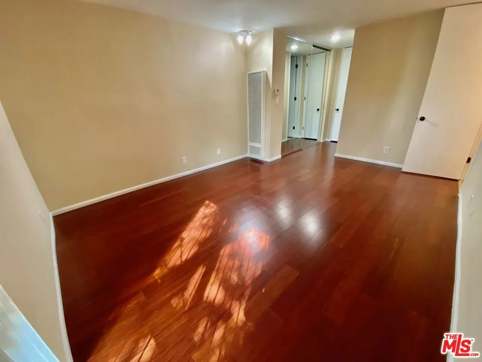 6375 Green Valley Circle #104 Culver City, CA 90230