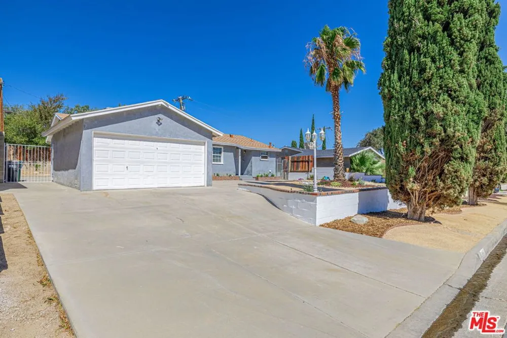 37739 Sumac Avenue Palmdale, CA 93550