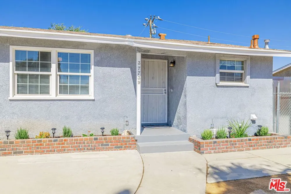 37739 Sumac Avenue Palmdale, CA 93550