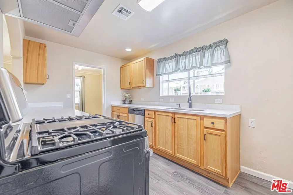 37739 Sumac Avenue Palmdale, CA 93550