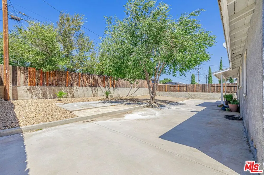 37739 Sumac Avenue Palmdale, CA 93550