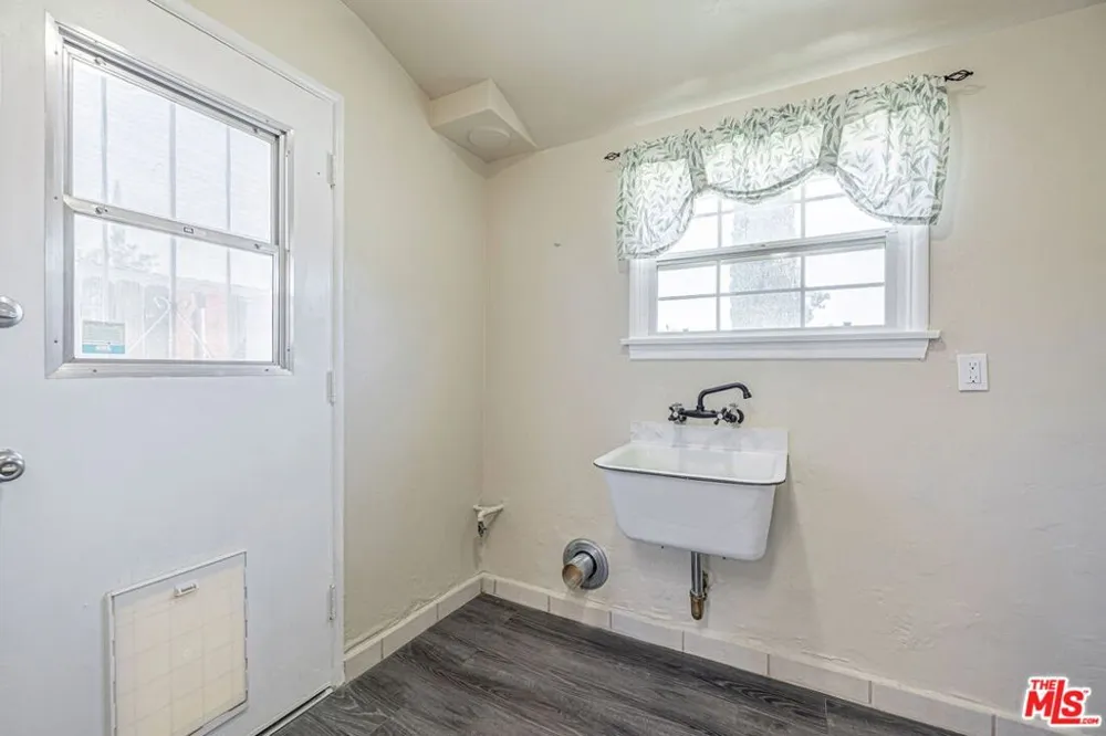 37739 Sumac Avenue Palmdale, CA 93550